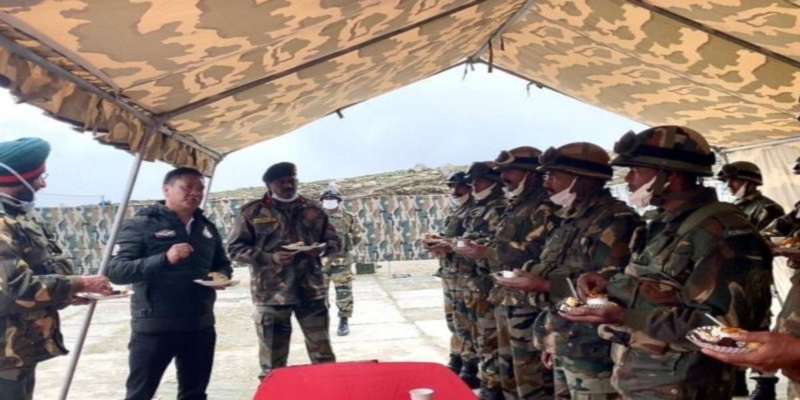 The Chief Minister of Arunachal Pradesh pays a visit to troops stationed at the state’s border.